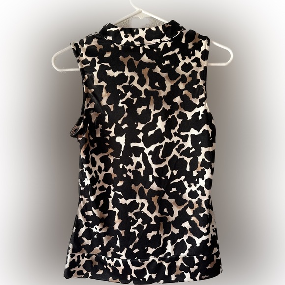 Black and cream animal print sleeveless top. Size small - Picture 3 of 8